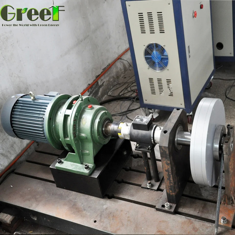 12-450V Voltaj aralığı Başlangıç tork 1 N/M ve IP 54 koruma derecesi ile çekirdeksiz kalıcı mıknatıs jeneratörü