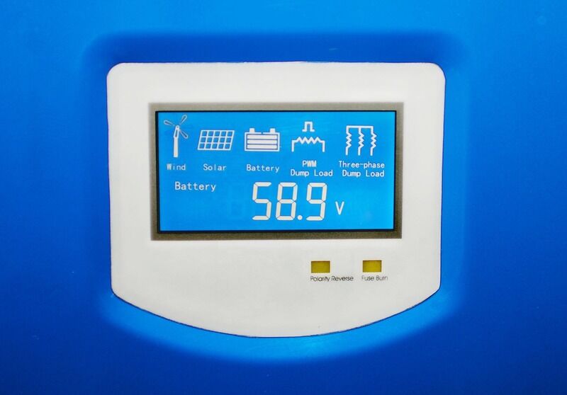 Çatı Montajı Küçük Hibrit Güneş Rüzgar Enerjisi Sistemi % 95 Verimlilik Sağlayan Şebeke Dışı Yenilenebilir Enerji için Uygun